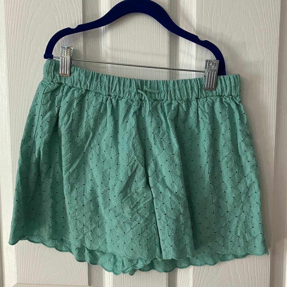 EUC United Colors of Benetton Green Eyelet Shorts sz @XL